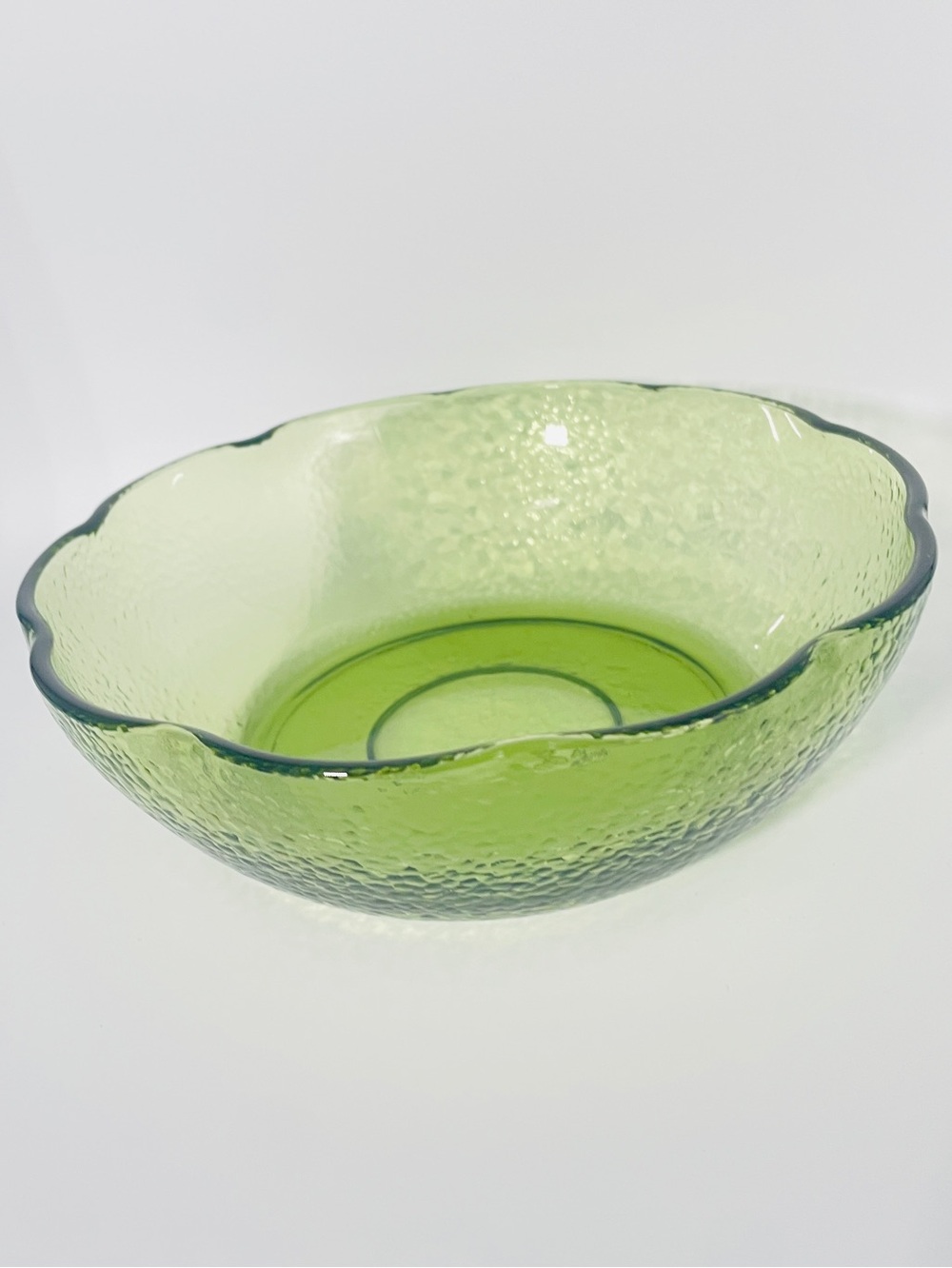 Vintage Green Textured Scalloped Glass 7.25” Serving Bowl Frosted Hammered Look